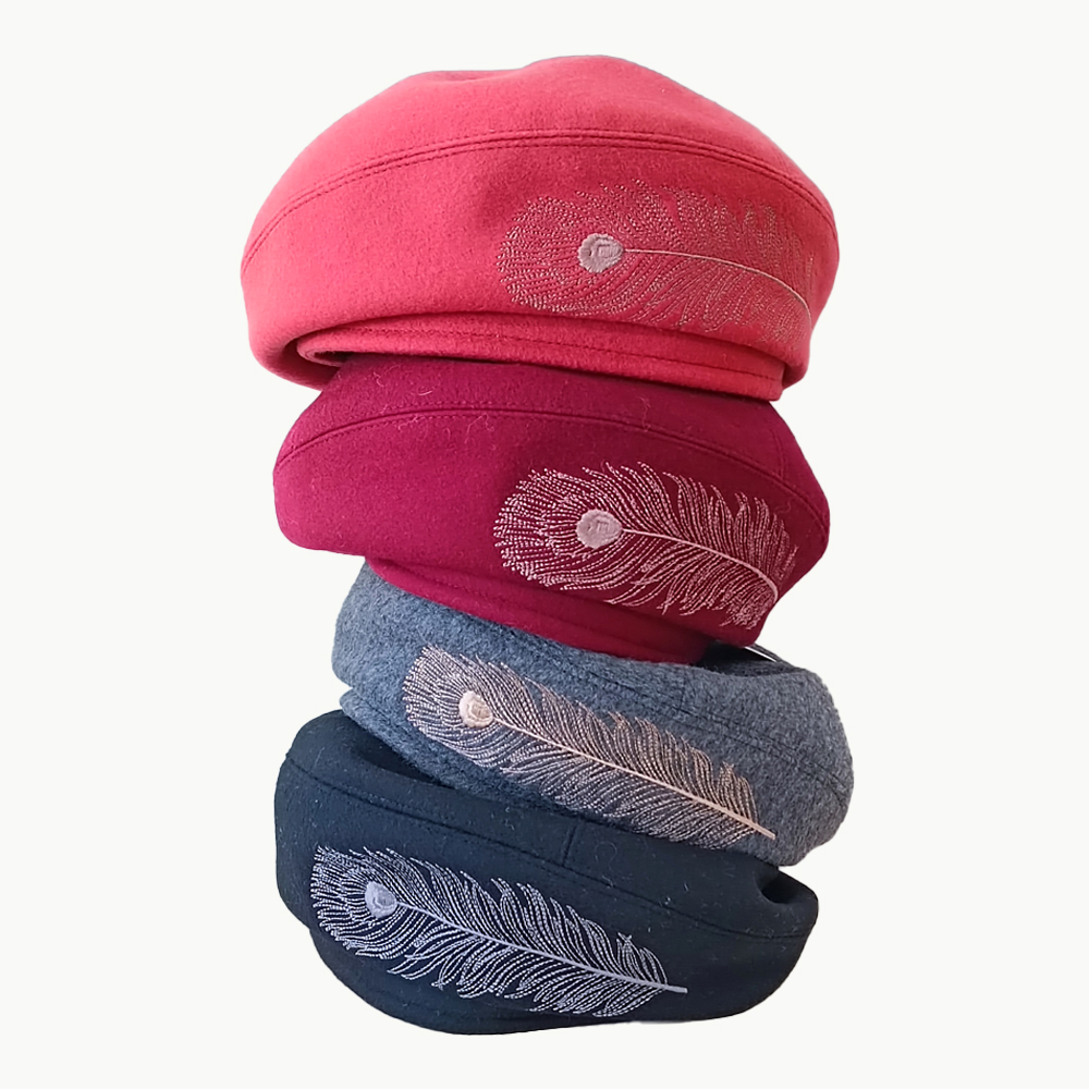 羽根ししゅうのベレー帽